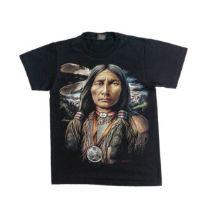 Native-American-Black-T-Shirt. Pánské černé vintage tričko s krátkým rukávem a potiskem indiána na přední straně. Native-American-Black-T-Shirt. Pánské černé vintage tričko s krátkým rukávem a potiskem indiána na přední straně.