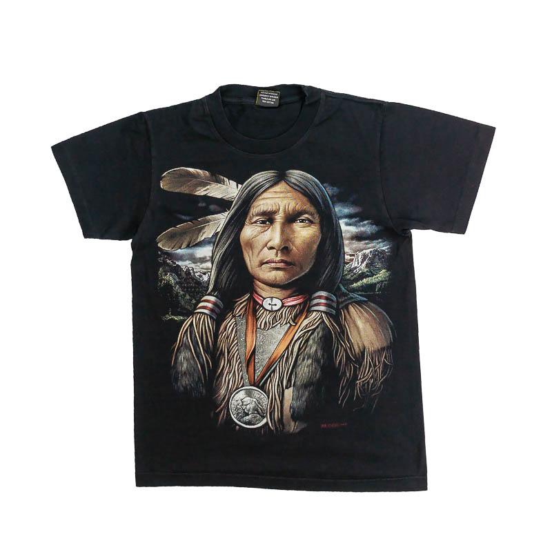 Native-American-Black-T-Shirt. Pánské černé vintage tričko s krátkým rukávem a potiskem indiána na přední straně.