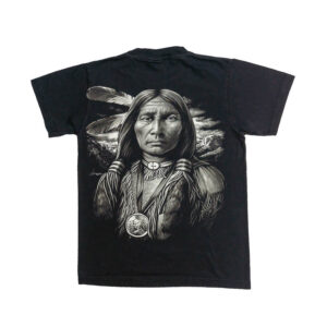 Native-American-Black-T-Shirt. Pánské černé vintage tričko s krátkým rukávem a potiskem indiána na přední straně.