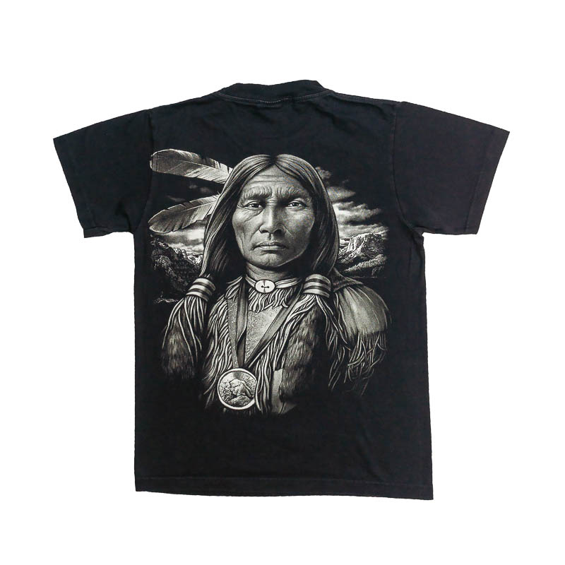 Native-American-Black-T-Shirt. Pánské černé vintage tričko s krátkým rukávem a potiskem indiána na přední straně.