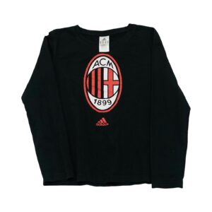 Dětské černé tričko s dlouhým rukávem značky Adidas a potiskem italského fotbalového týmu AC Milan na přední straně Black Longsleeve T-Shirt
