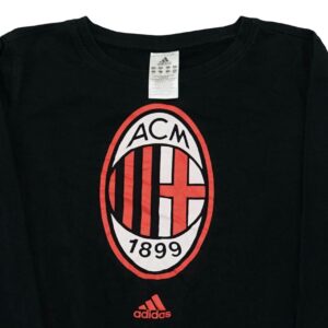 Dětské černé tričko s dlouhým rukávem značky Adidas a potiskem italského fotbalového týmu AC Milan na přední straně Black Longsleeve T-Shirt