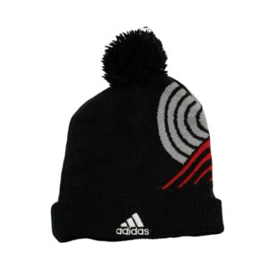 Zimní čepice značky Adidas s motivem a nášivkou amerického basketbalového NBA týmu Portland Trail Blazers Black Beanie