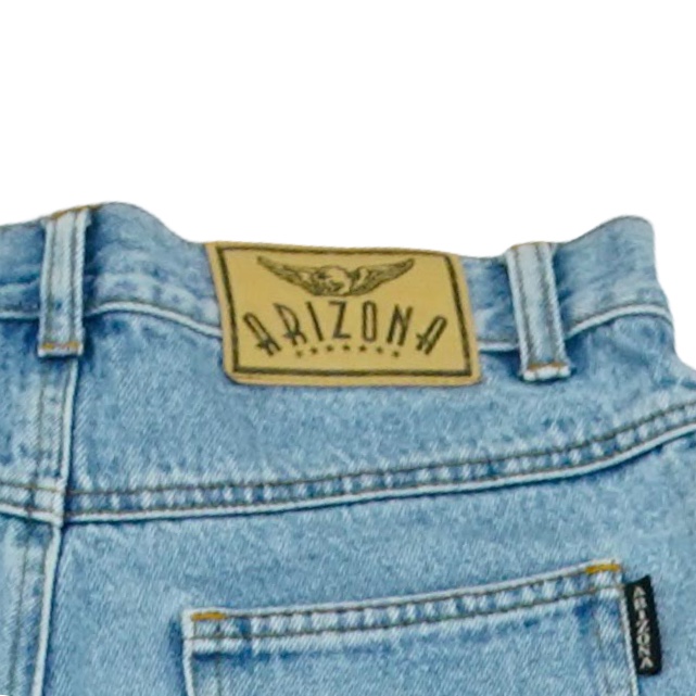 Dětské svetle modré vintage džíny značky Arizona s nášivkou na zadní straně. Dětské svetle modré vintage džíny značky Arizona s nášivkou na zadní straně.Arizona Blue Jeans
