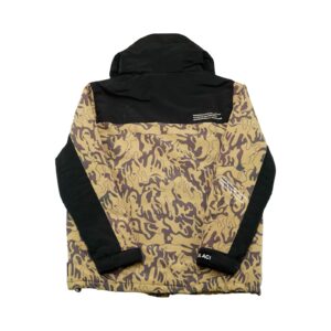 Pánská camo zimní bunda značky Black Squad s černou kapucí a potiskem na přední straně Camo Winter Jacket