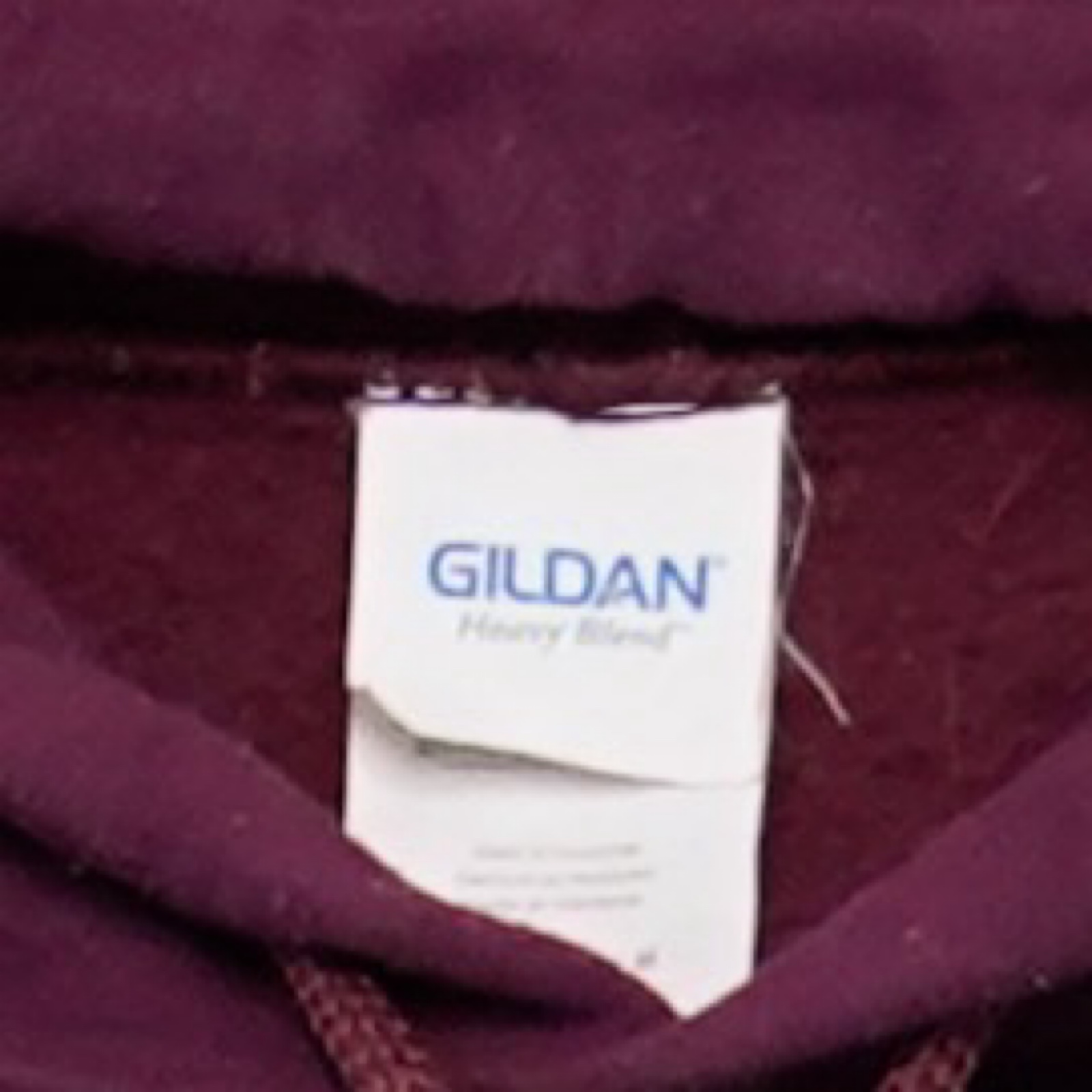 Pánská tmavě červená mikina s kapucí značky Gildan Dark Red Hoodie