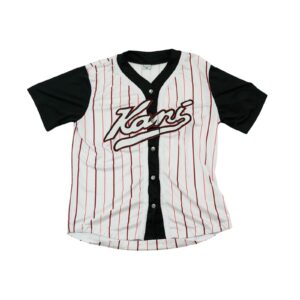 Pánský bílo černý pruhovaný vintage dres značky Karl Kani s krátkým rukávem a nášivkou na přední straně White Striped Jersey Pánský bílo černý pruhovaný vintage dres značky Karl Kani s krátkým rukávem a nášivkou na přední straně White Striped Jersey