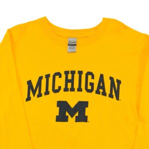 Michigan Yellow Longsleeve. Pánské žluté tričko s potiskem Michigan značky Gildan