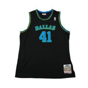 Mitchell & Ness Dallas Nowitzki Black Jersey. Pánský černo zelený basketbalový vintage dres značky Mitchell & Ness týmu NBA Dallas Mavericks