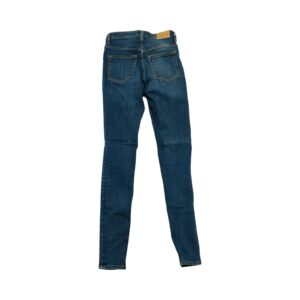 Dámské tmavě modré džíny značky Monki s nášivkou na zadní straně.. Monki Slim Fit Jeans