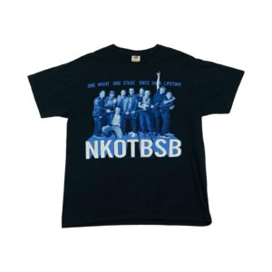 Pánské černé tričko značky Fruit of the Loom s krátkým rukávem a potiskem kapel NKOTBSB 2012 - New Kids on the Block & Backstreet Boys z obou stran.. NKOTBSB Black T-Shirt
