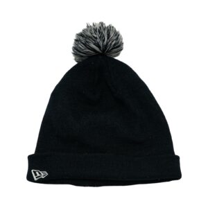 New Era NewYork Yankees Black Beanie. Unisex černá zimní čepice značky New Era s nášivkou baseballového MLB týmu New York Yankees.