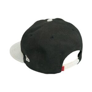 New Era Oakley Black Cap. Unisex černo šedá kšiltovka značky New Era / Oakley.