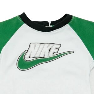 Dětské bílo zelené body značky Nike s nášivkou loga na přední straně.. Nike Baby Onesie.