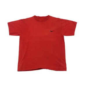 Pánské červené vintage tričko značky Nike s krátkým rukávem a nášivkou loga na přední straně.. Nike Red Vintage T-Shirt