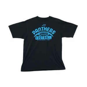 Pánské černé tričko značky Reebok s krátkým rukávem a potiskem amerického NFL týmu Carolina Panthers na přední straně.. Panthers Football Black T-Shirt
