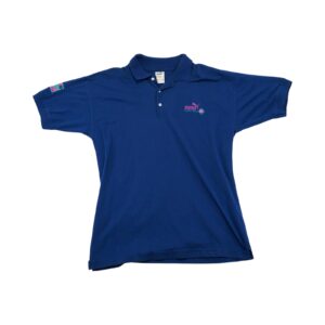 Pánské tmavě modré vintage polo tričko značky Puma s krátkým rukávem a nášivkou loga na přední straně.. Puma Vintage Dark Blue Polo Shirt Pánské tmavě modré vintage polo tričko značky Puma s krátkým rukávem a nášivkou loga na přední straně.. Puma Vintage Dark Blue Polo Shirt