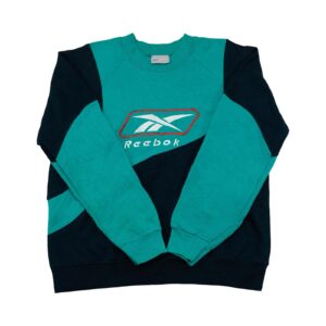 Pánský zeleno modrý vintage reworked crewneck značky Reebok s nášivkou loga na přední straně Green Dark Blue Vintage Crewneck Pánský zeleno modrý vintage reworked crewneck značky Reebok s nášivkou loga na přední straně Green Dark Blue Vintage Crewneck