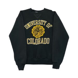 Pánský černý vintage crewneck značky Russell Athletic s potiskem Colorado University na přední straně.. Russell Athletic Colorado University Crewneck Pánský černý vintage crewneck značky Russell Athletic s potiskem Colorado University na přední straně.. Russell Athletic Colorado University Crewneck