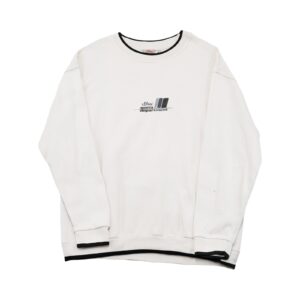 Pánský bílý vintage crewneck značky s. Oliver s nášivkou na přední straně.. S.Oliver Sports Department Vintage Crewneck