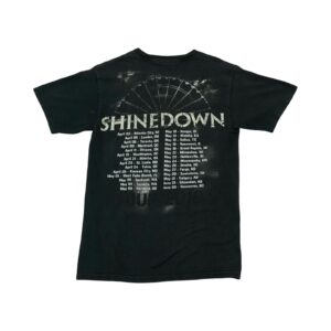 Pánské černé tričko značky Hanes s krátkým rukávem a potiskem kapely Shinedown z obou stran.. Shinedown Black T-Shirt.