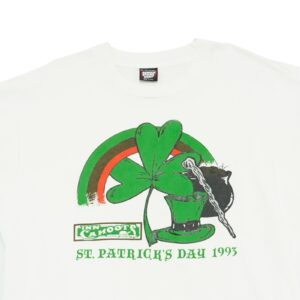 Pánské bílé vintage tričko značky Screen Stars s krátkým rukávem a potiskem St. Patrick's Day na přední straně z roku 1993.. St. Patricks Day 1993 T-Shirt