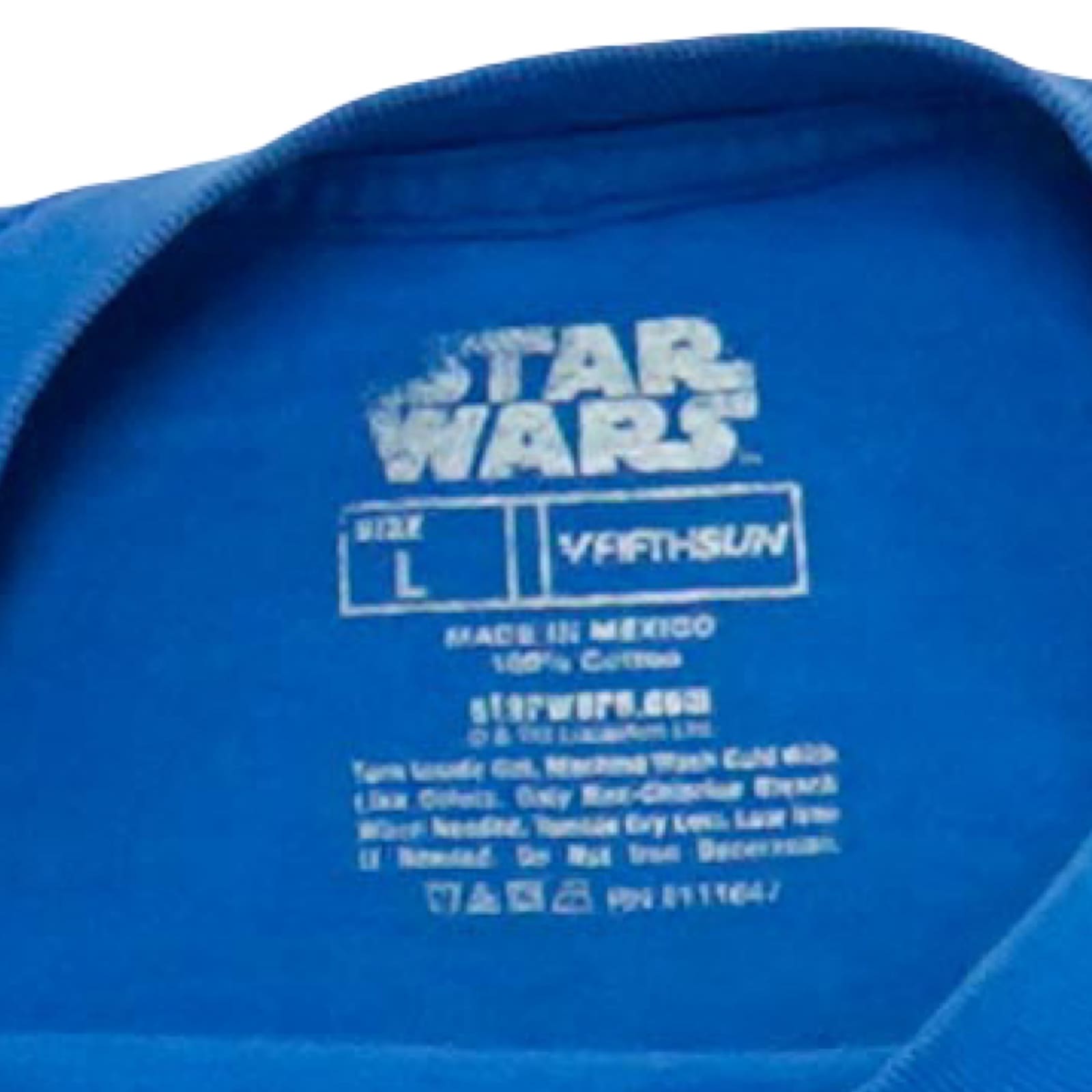 Pánské modré tričko značky Star Wars s kráktým rukávem a potiskem na přední straně.. Star Wars Christmas Blue T-Shirt