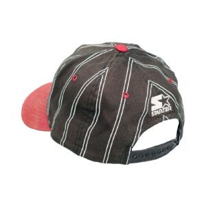 Unisex červeno černá vintage kšiltovka značky Starter s nášivkou loga amerického fotbalového NFL týmu Atlanta Falcons. . Starter Atlanta Falcons Black Cap