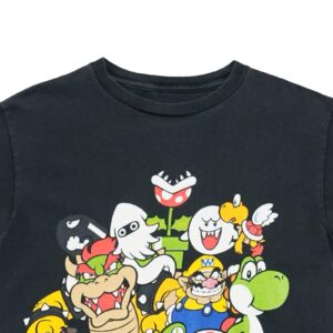 Pánské černé vintage tričko s krátkým rukávem a potiskem Super Mario na přední straně..Super Mario Black T-Shirt