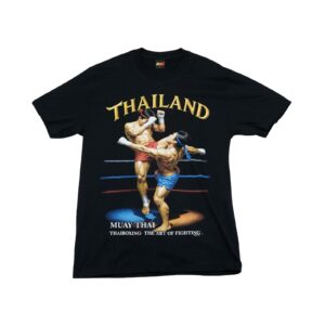 Pánské černé vintage tričko značky JoliGolf s krátkým rukávem a potiskem Thailand Muay Thai na přední straně.. Thailand Muay Thai T-Shirt