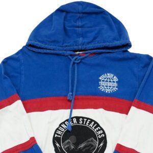 Pánská modro červená mikina s kapucí značky The Hundreds s nášivkou loga na přední straně.. The Hundreds Blue Hoodie 1