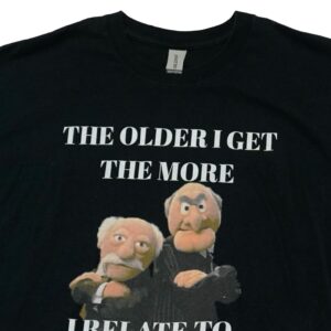 Pánské černé tričko značky Gildan s krátkým rukávem a potiskem The Muppets Waldorf & Statler na přední straně.. The Muppet Show Black T-Shirt