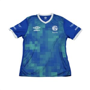 Pánský modrý dres značky Umbro s krátkým rukávem a motivem německého esportového týmu Schalke 04 Esports Blue Jersey Pánský modrý dres značky Umbro s krátkým rukávem a motivem německého esportového týmu Schalke 04 Esports Blue Jersey