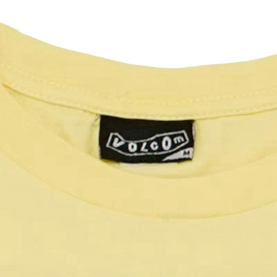 Pánské žluté tričko značky Volcom s krátkým rukávem a potiskem na přední straně Yellow T-Shirt