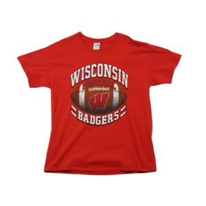 Pánské červené vintage tričko značky Gildan s krátkým rukávem a motivem amerického univerzitního fotbalového týmu Wisconsin Badgers Football Red T-Shirt
