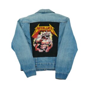 Dámská modrá vintage džínová bunda značky Wrangler s nášivkou Metallica na zadní straně Denim Women Jacket Dámská modrá vintage džínová bunda značky Wrangler s nášivkou Metallica na zadní straně Denim Women Jacket