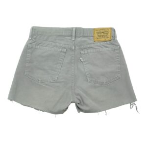 Dámské šedé vintage džínové kraťasy značky Levis s našivkou loga na zadní straně.. Levis Grey Denim Shorts