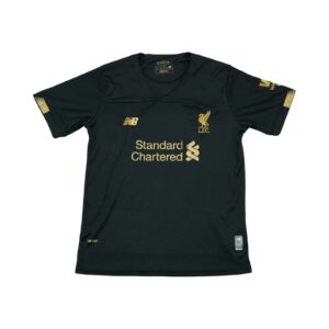 Dámský černý fotbalový dres značky New Balance s krátkým rukávem a potiskem anglického fotbalového týmu Liverpool FC.. New Balance Liverpool Black Jersey Dámský černý fotbalový dres značky New Balance s krátkým rukávem a potiskem anglického fotbalového týmu Liverpool FC.. New Balance Liverpool Black Jersey