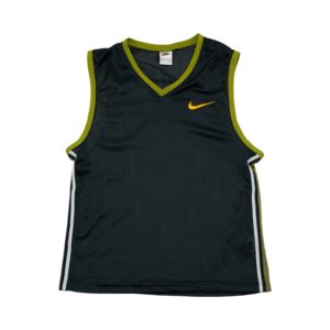 Pánský černý basketbalový vintage dres značky Nike s nášivkou loga.. Nike Black Basketball Vintage Jersey Pánský černý basketbalový vintage dres značky Nike s nášivkou loga.. Nike Black Basketball Vintage Jersey