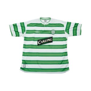 Pánský zeleno bílý pruhovaný fotbalový vintage dres značky Umbro s krátkým rukávem a potiskem fotbalového týmu Celtic Glasgow FC z roku 2003/04. Umbro Celtic Glasgow Striped Jersey Pánský zeleno bílý pruhovaný fotbalový vintage dres značky Umbro s krátkým rukávem a potiskem fotbalového týmu Celtic Glasgow FC z roku 2003/04. Umbro Celtic Glasgow Striped Jersey