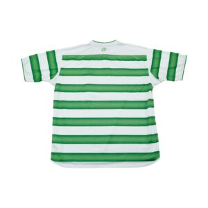 Pánský zeleno bílý pruhovaný fotbalový vintage dres značky Umbro s krátkým rukávem a potiskem fotbalového týmu Celtic Glasgow FC z roku 2003/04. Umbro Celtic Glasgow Striped Jersey
